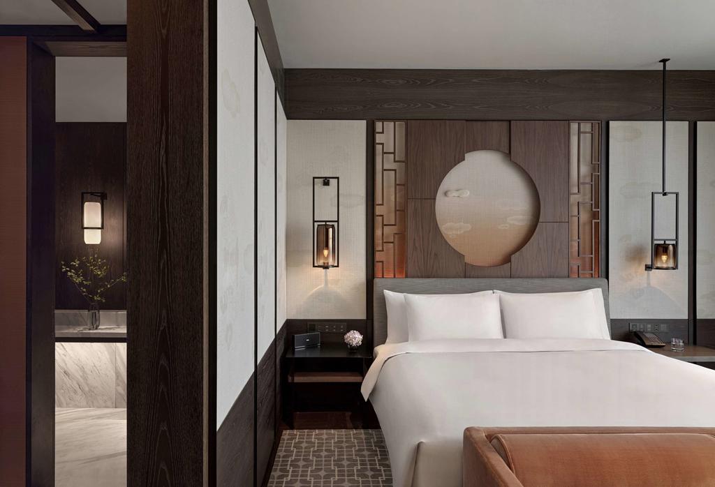 China Customized Latest Headboard Hotel Bedroom Furniture Set